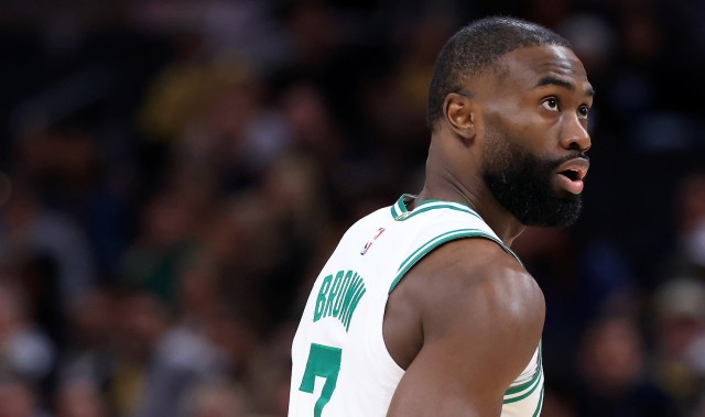 世俱杯买球平台-要罚得罚！NBA官方：杰伦·布朗公开批评裁判判罚 罚款35000美元