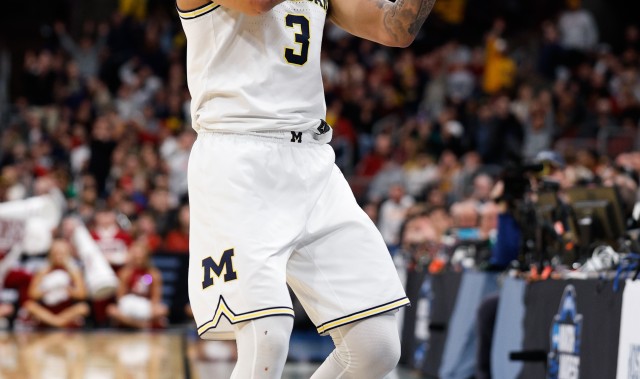 世俱杯买球平台-可圈可点！卡多11中5砍全场最高19分 罚球9中8