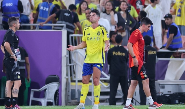 世俱杯买球平台-英超历史第一射手：C罗拿40万英镑日薪却旷工！掉价啊！