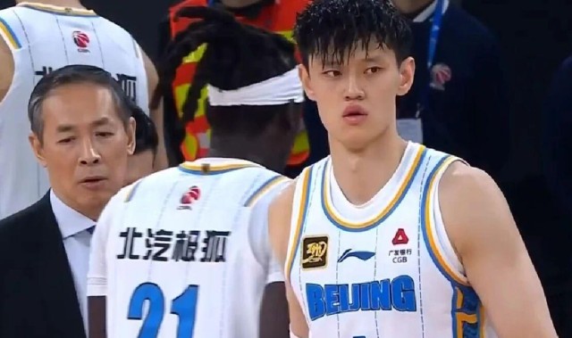 许利民评曾凡博状态低迷 山东克里斯被罚 胡明轩引发广东球迷内讧